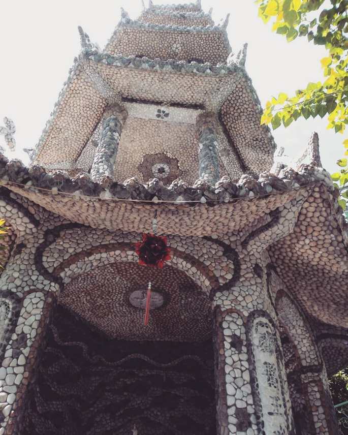 Tháp trong chùa đá Quan Âm ở Cam Lâm